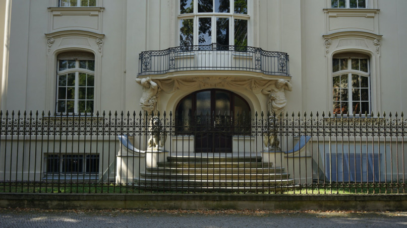 plush74 film photo shooting location scouting berlin area potsdam villa luxury garden historic92