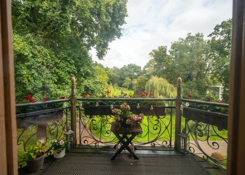 plush74 film photo shooting location scouting castle villa potsdam garden44