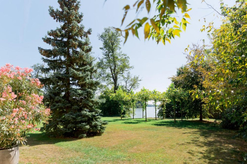 plush74 garden castle 26