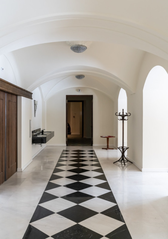 plush74 grand history hotel 1