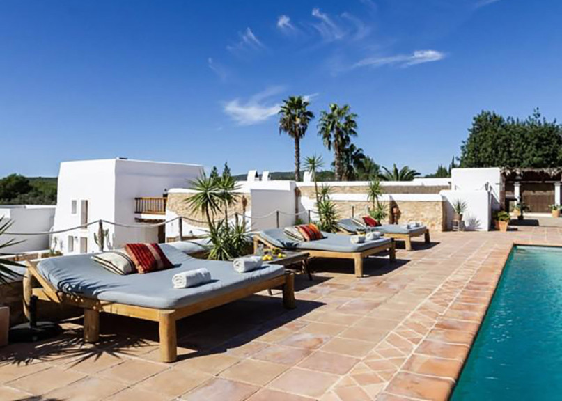 plush74 historic farmhouse villa 9