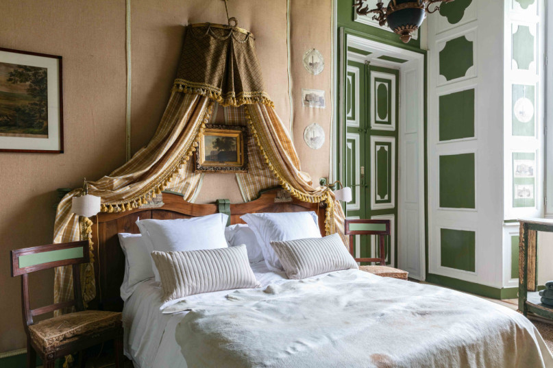 plush74 historic french chcteau in auge 33