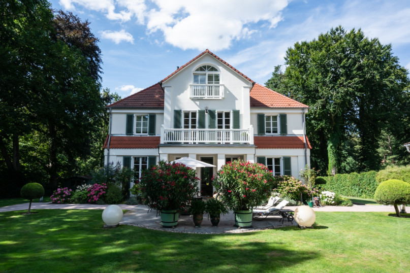 plüsch74 haus vermietung film foto villa deutschland berlin scout agentur bright garden21