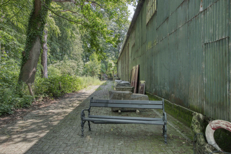 plush74 industrial counter shelter 65