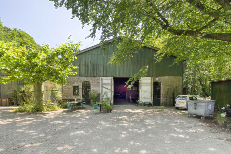 plush74 industrial counter shelter 66