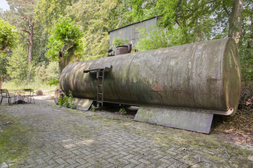 plush74 industrial counter shelter 77