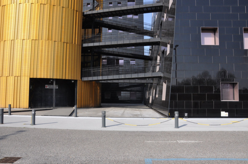 plush74 italy milano location rent shoot film photo streets parking modern architecture glass 13