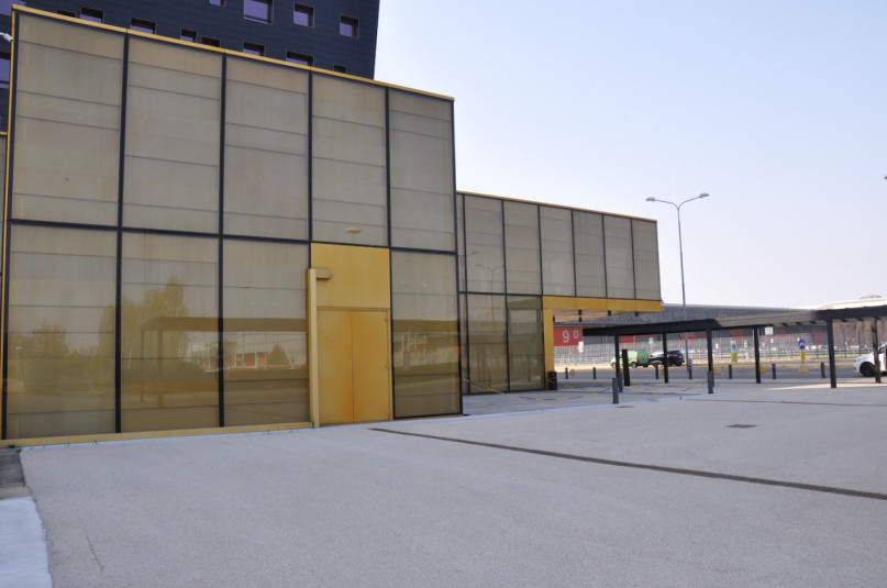 plush74 italy milano location rent shoot film photo streets parking modern architecture glass 22