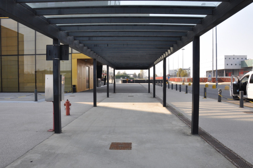 plush74 italy milano location rent shoot film photo streets parking modern architecture glass 26