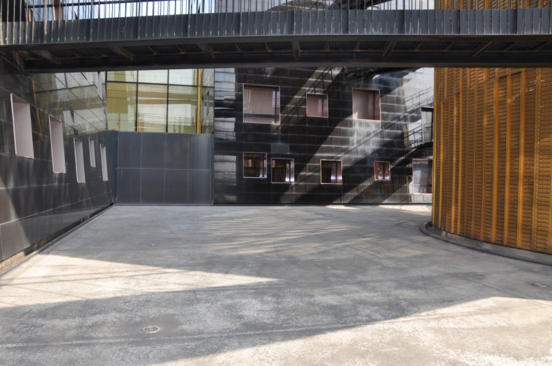 plush74 italy milano location rent shoot film photo streets parking modern architecture glass 6