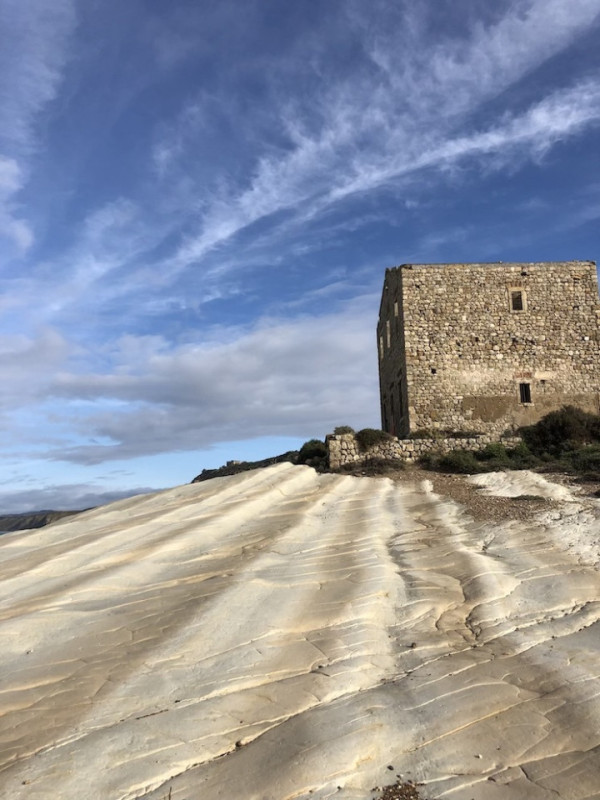 plush74 Italien Sizilien Drehort mieten Film Foto Strand Ruinen Felsen 3