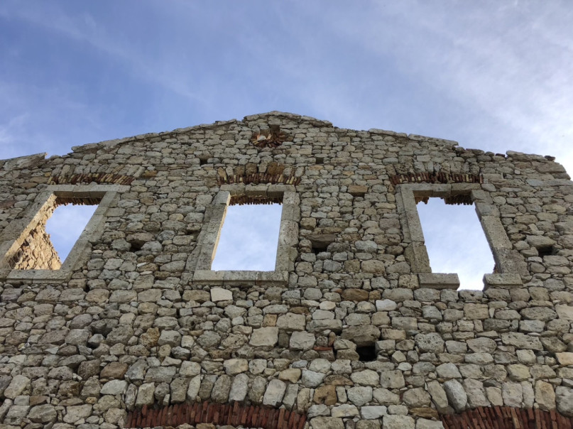 plush74 Italien Sizilien Drehort mieten Film Foto Strand Ruinen Felsen 7