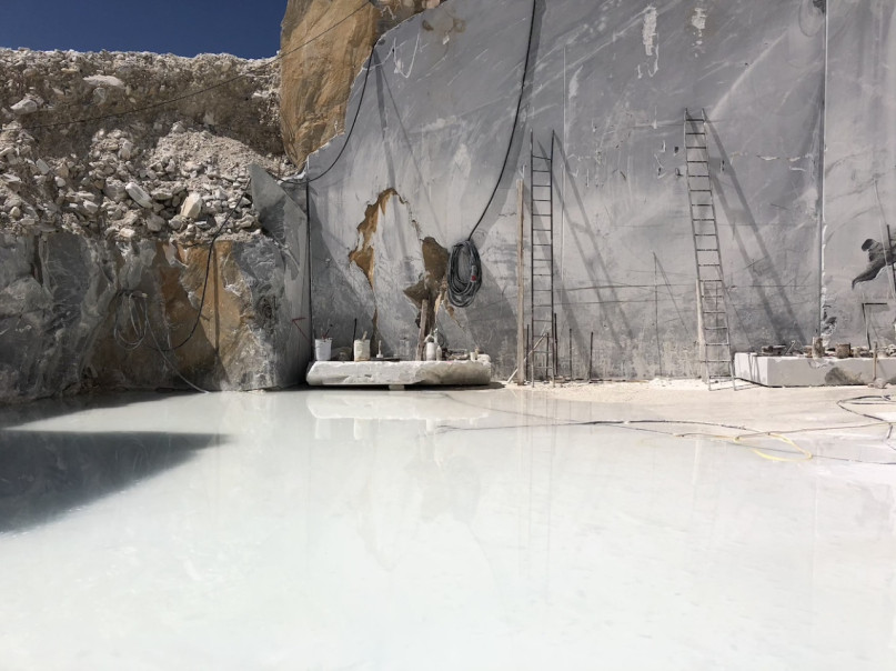 plush74 italy tuscany location rent shoot film photo marble quarry mountain 15