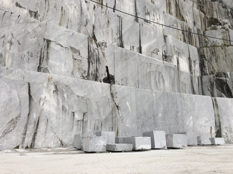 plush74 italy tuscany location rent shoot film photo marble quarry mountain 23