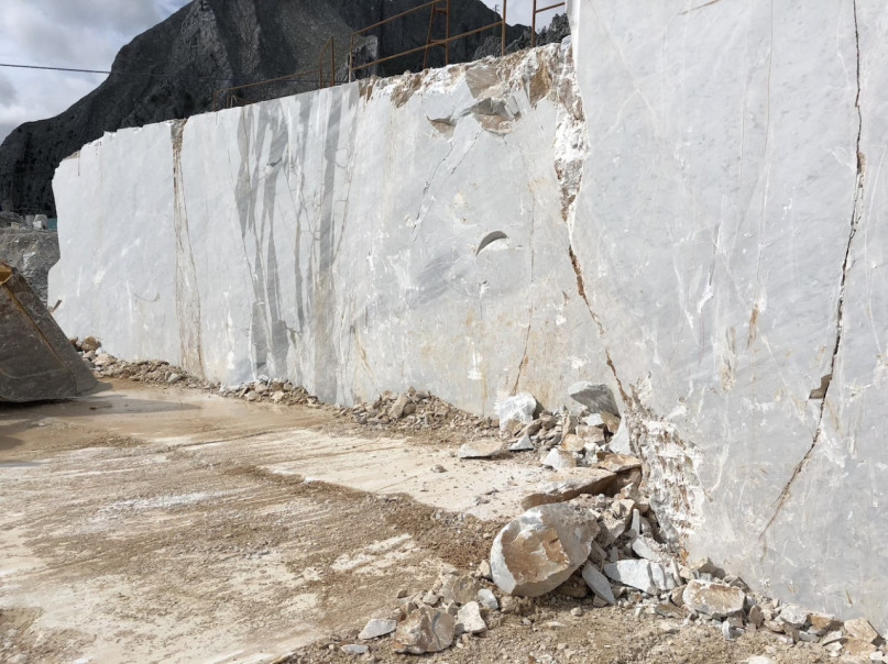 plush74 italy tuscany location rent shoot film photo marble quarry mountain 27