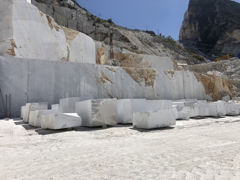 plush74 italy tuscany location rent shoot film photo marble quarry mountain 9
