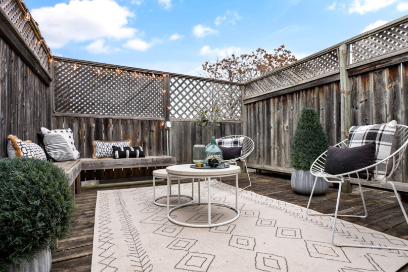 plush74 large bright loft with arched window toronto 7