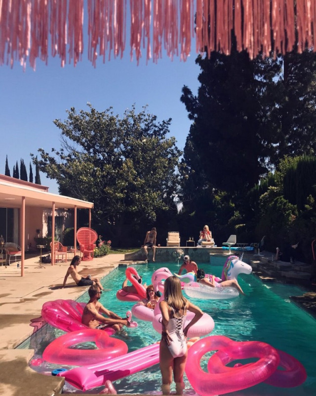 pluche74 locatie californië design vintage meubels roze paleis shoot film foto mode auto scouting20