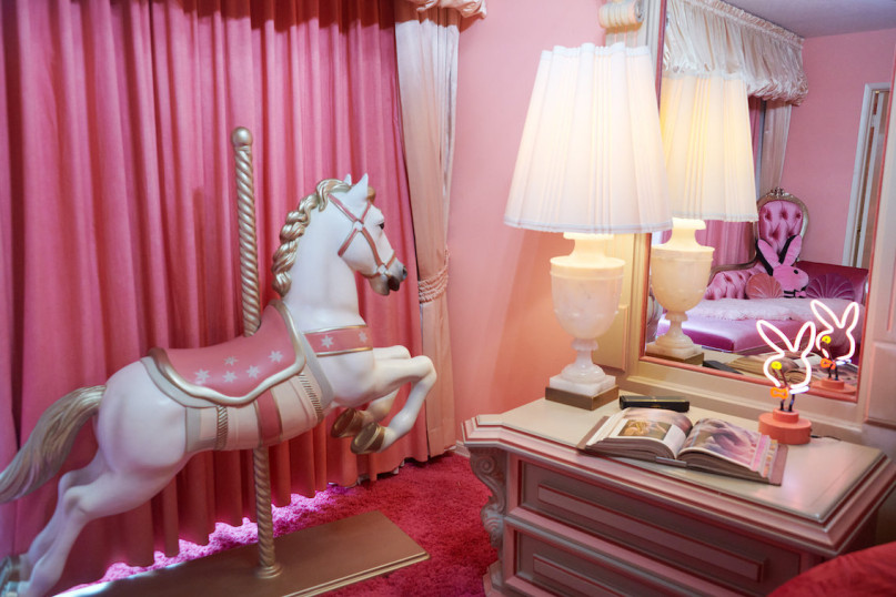 pluche74 locatie californië design vintage meubels roze paleis shoot film foto mode auto scouting39
