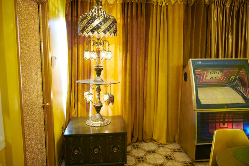 pluche74 locatie californië design vintage meubels roze paleis shoot film foto mode auto scouting4