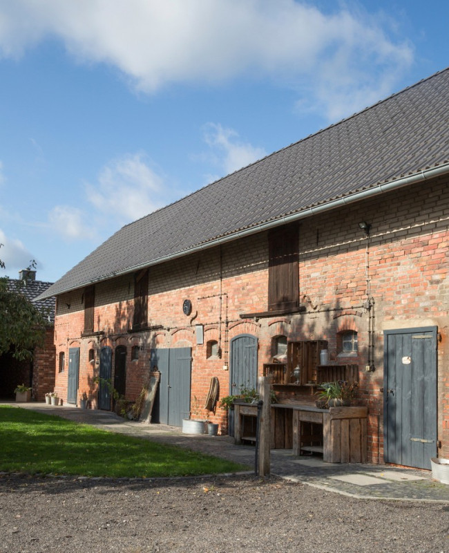 plush74 location film photo cottbus germany farm14