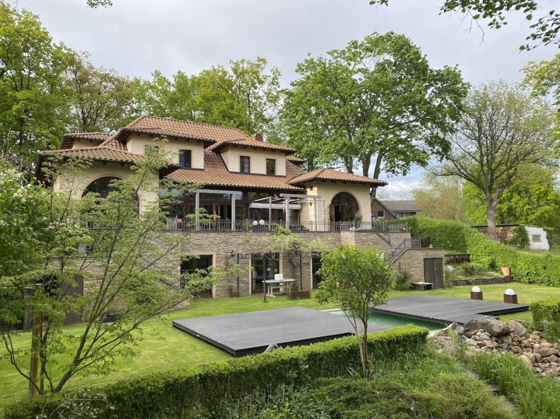 plush74 location photo film berlin germany pool 17