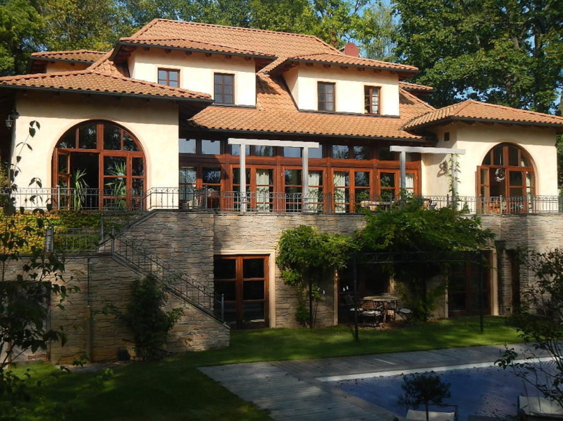 plush74 location photo film berlin germany pool