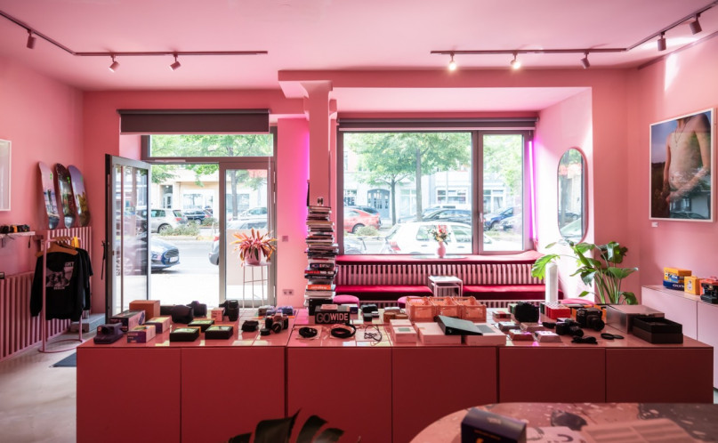 plush74 location photo film berlin germany store shop pink camera 4