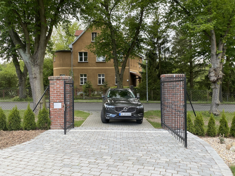 plush74 location photo film event berlin germany driveway 3