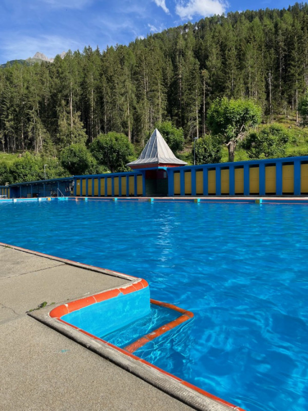 plush74 location photo film event switzerland vulpera lido pool outdoor color 52