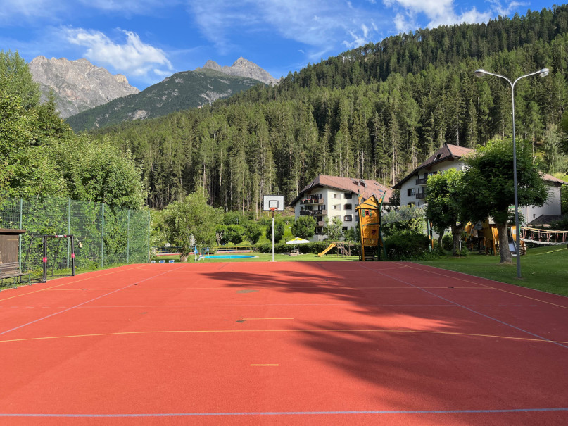 plush74 location photo film event switzerland vulpera lido pool outdoor color 91