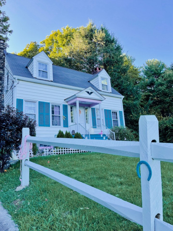 plush74 location photo film shop store pink colourful house danbury usa5