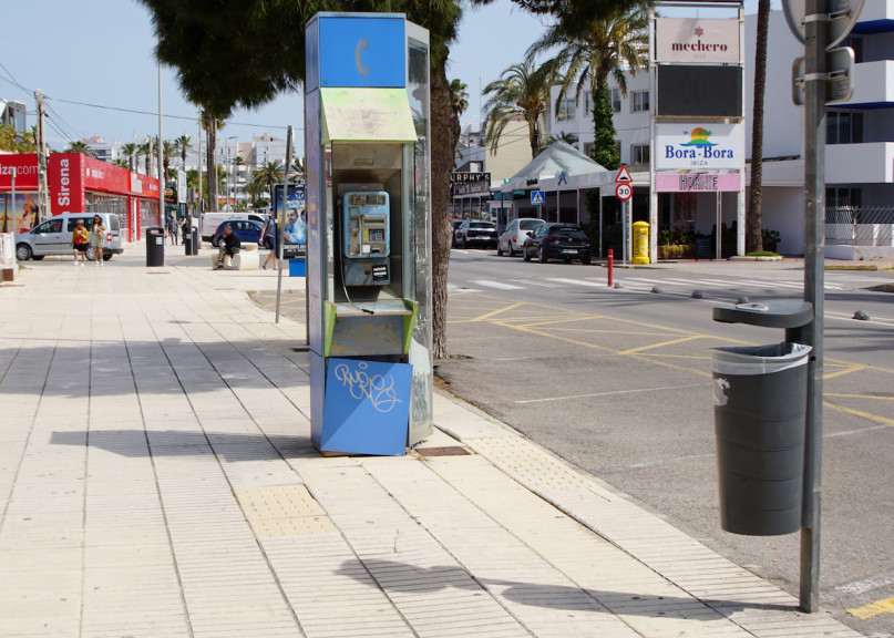 plush74 location scout ibiza streets graphic funky rental pink film photo event urban colors9