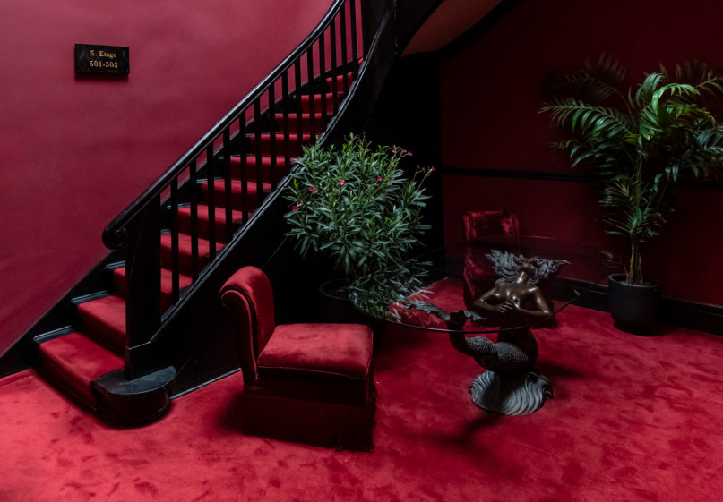 plush74 location scout rental spain photo film production hotel room suite berlin27