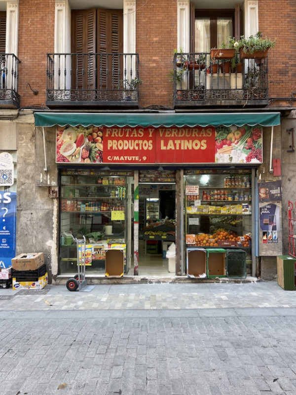 peluche74 location scout noleggio spagna foto produzione cinematografica madrid strade22