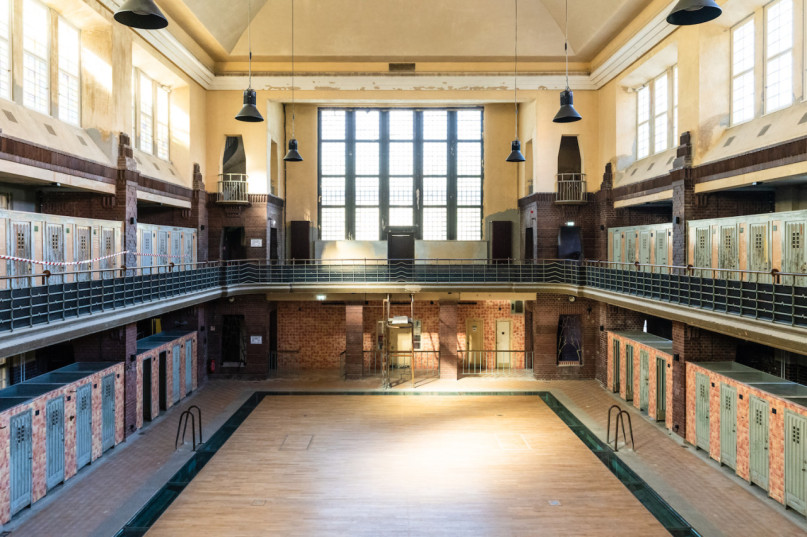 plush74 verlorene Schwimmhalle Ostberlin 1