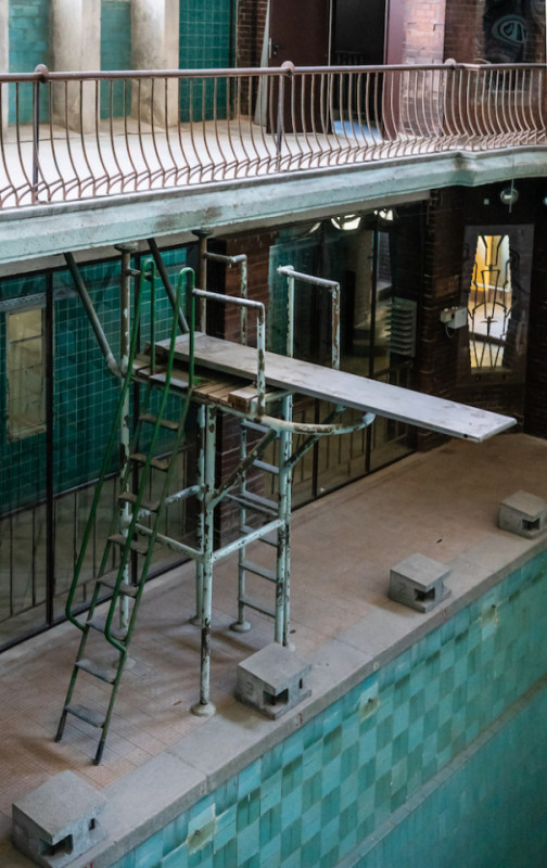 plush74 verlorene Schwimmhalle Ostberlin 11