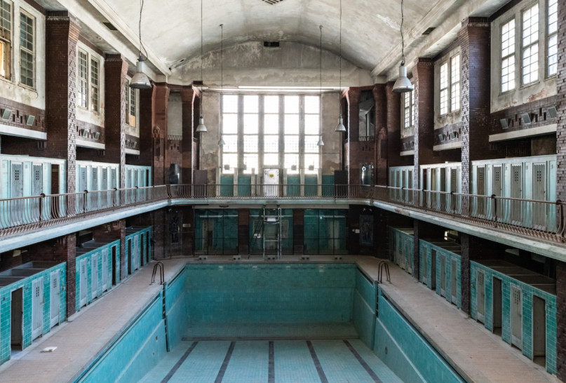 plush74 verlorene Schwimmhalle Ostberlin 32