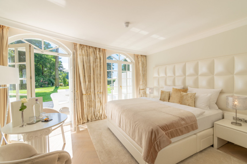 plush74 luxurious lake view villa 15