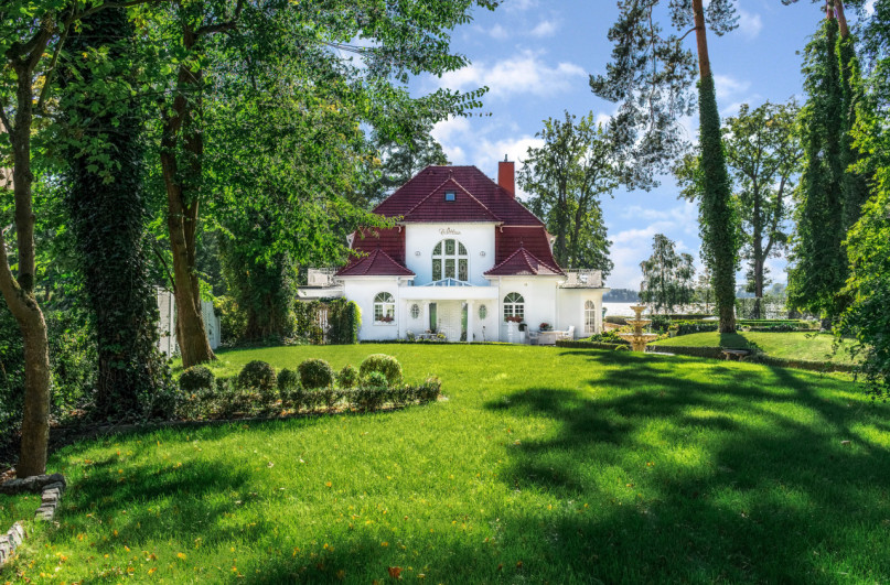 plush74 luxurious lake view villa 26