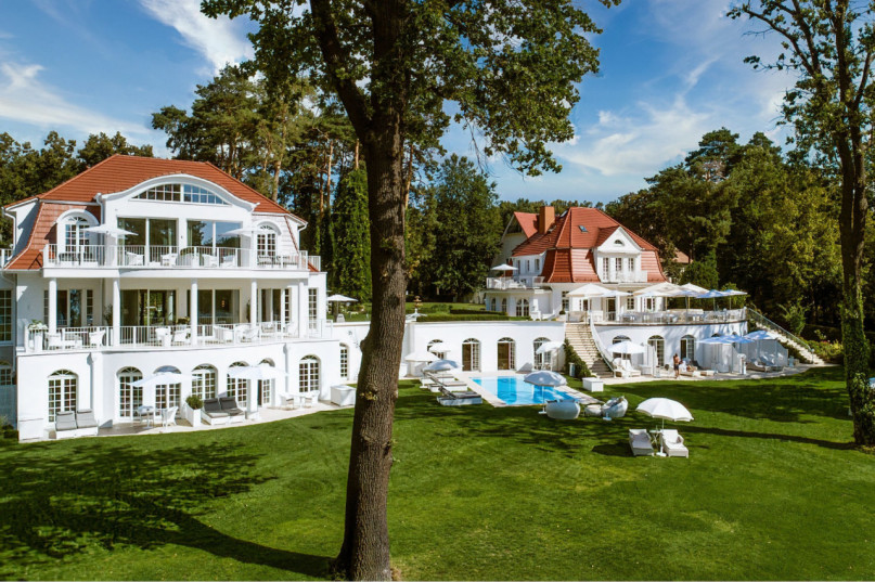 plush74 luxurious lake view villa 33