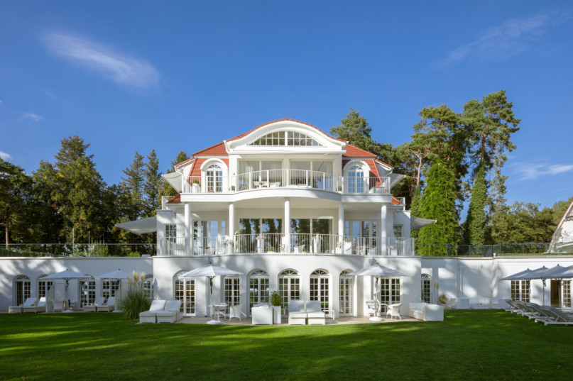 plush74 luxurious lake view villa 34