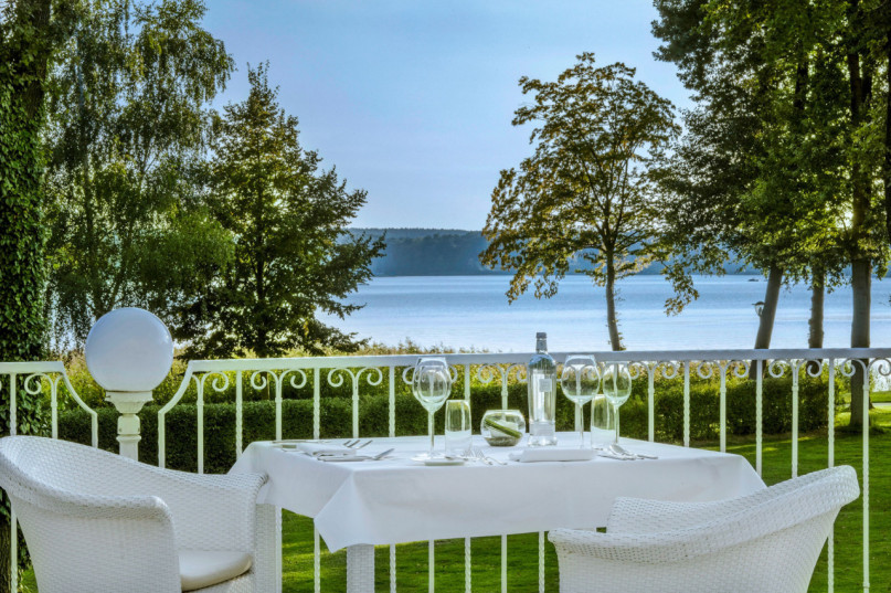 plush74 luxurious lake view villa 8