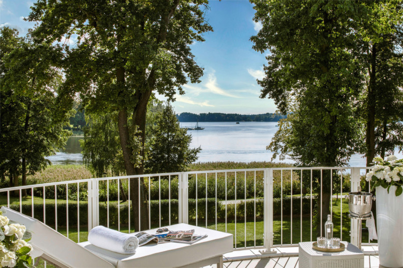 plush74 luxurious lake view villa 9