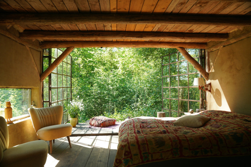 plush74 magical lakeside house 1