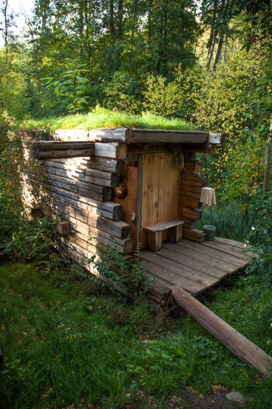 plush74 magical lakeside house 30