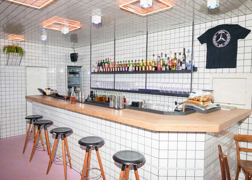 plush74 neon monochrome bar 6