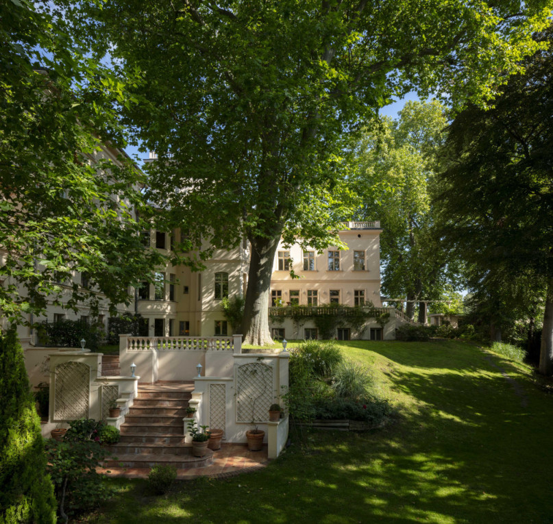 plush74 palatial garden villa potsdam 26