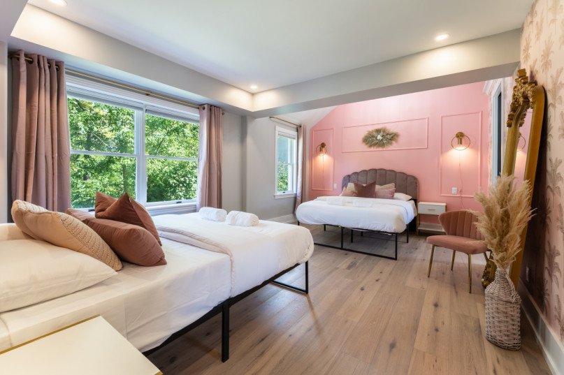 pluche74 foto film evenement locatie toronto stedelijk privé huis canada helder kleurrijk huis 30