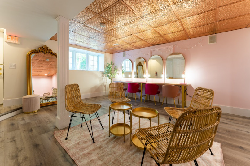 pluche74 foto film evenement locatie toronto stedelijk privé huis canada helder kleurrijk huis 34